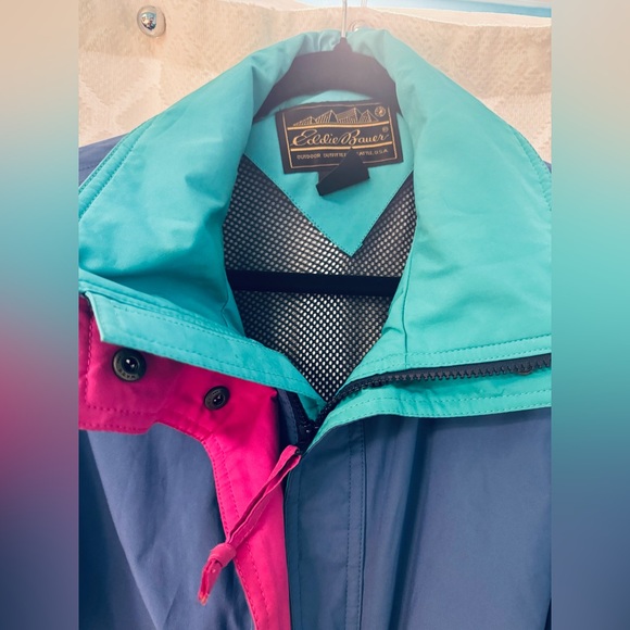 Vintage Eddie Bauer Women's Blue and Pink Ski Jacket - Picture 2 of 8